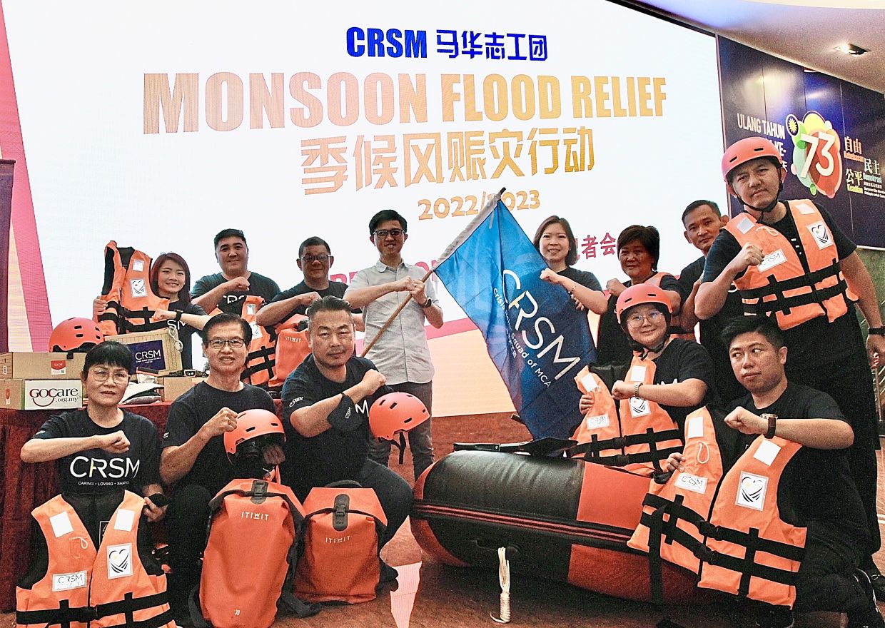 Ready to help: Chong and Lim during the launching of CRSM’s mobilisation effort at Wisma MCA yesterday. — LOW LAY PHON/The Star